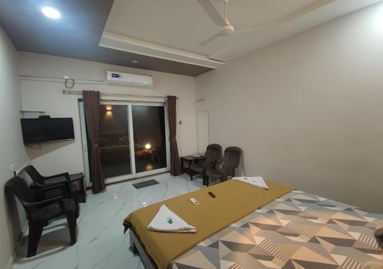 Sea King Beach Resort Ganpatipule Extérieur photo