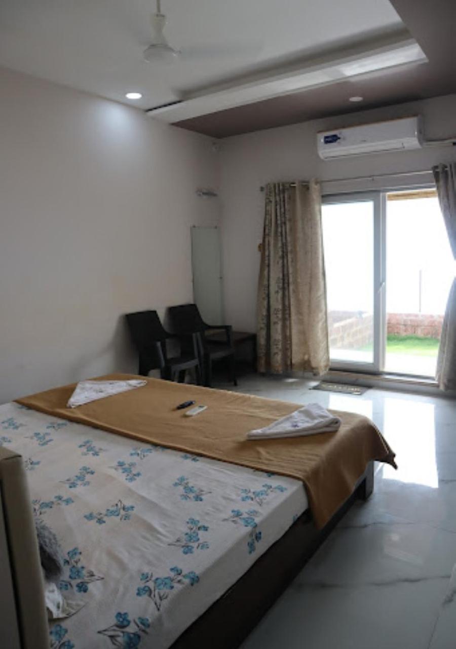 Sea King Beach Resort Ganpatipule Extérieur photo